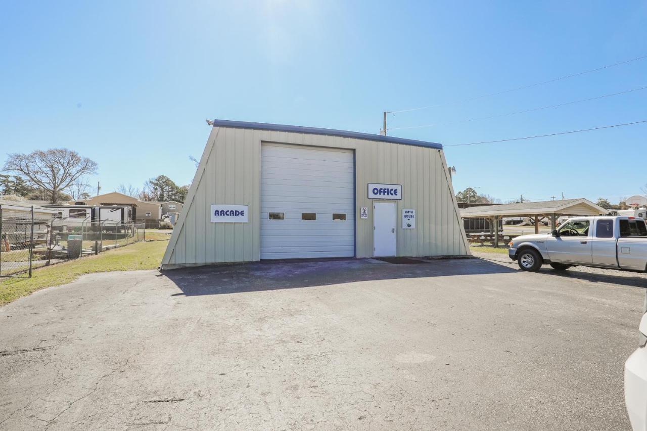 Spacious Home With Waterfront View-Welcome Pets Sneads Ferry Εξωτερικό φωτογραφία