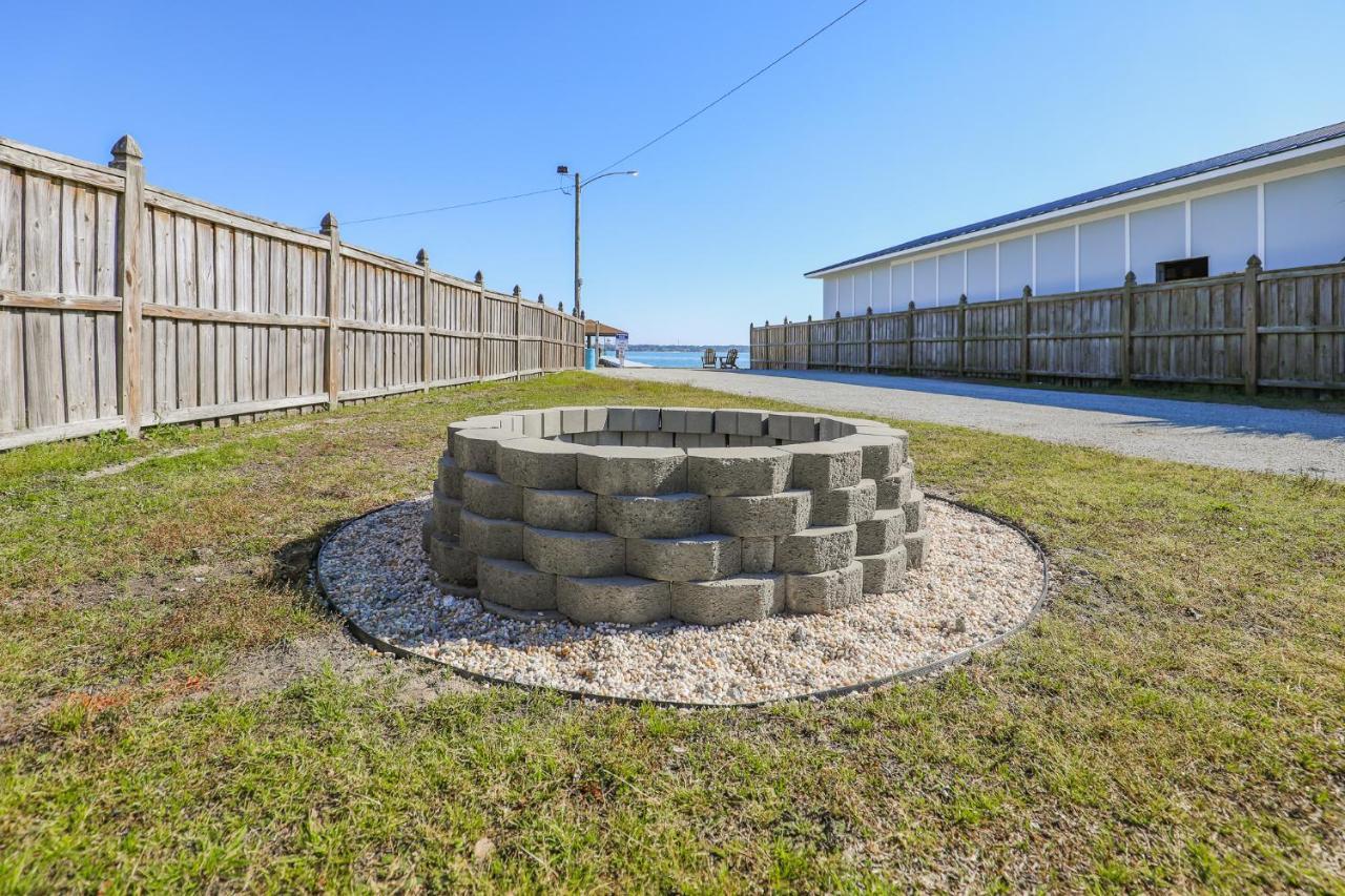 Spacious Home With Waterfront View-Welcome Pets Sneads Ferry Εξωτερικό φωτογραφία